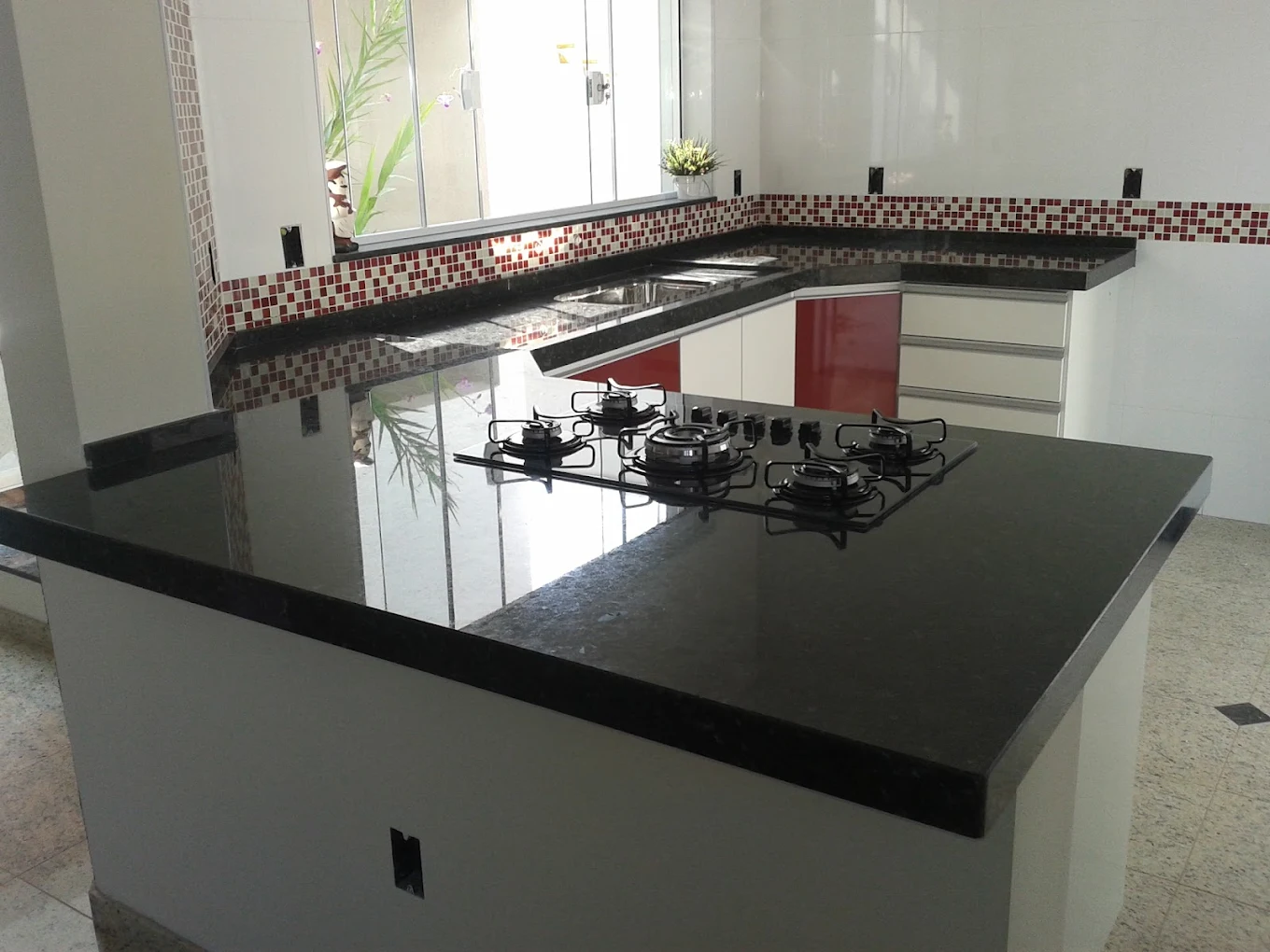 Bancada de cozinha em granito preto São Gabriel